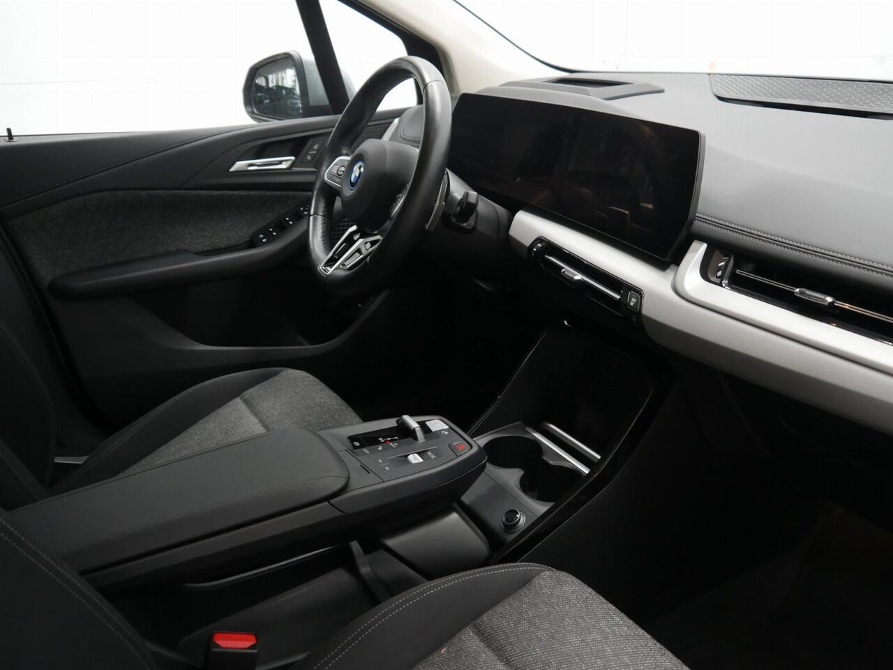 BMW 2-SERIE Active Tourer 225e xDrive | Head-Up | Comfort Acces| Voorbereiding Driving Assistant Plus | Stoelverwarming | Parking assistant plus