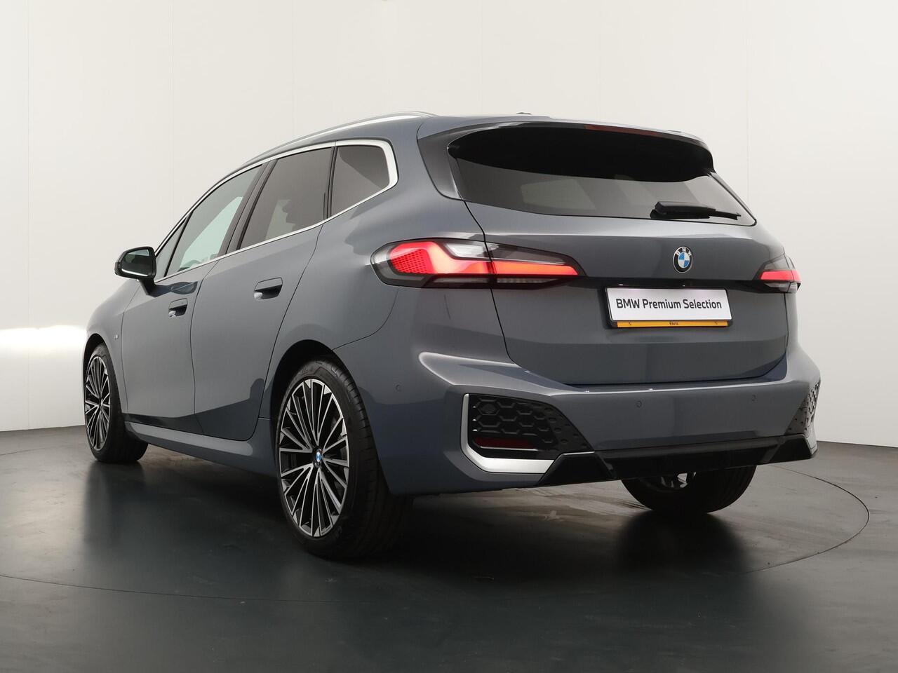 BMW 2-SERIE Active Tourer 220i | M Sportpakket | Travel pack | Comfort Acces | Elektrisch verwarmde voorstoelen