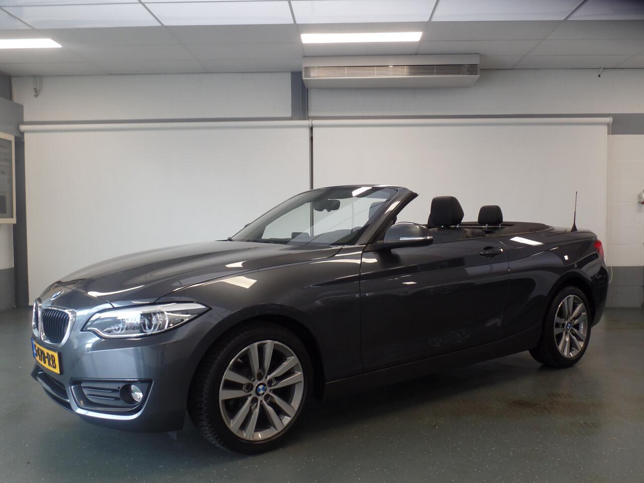 BMW 2-SERIE Cabrio 218i High Executive Xenon, Leder, Stoelverwarming, Cruise controle, Elek kap, Lm velgen 17", Navigatie, Pdc, Full options, 62.000km Uniek!! Bovag afleverpakket 695,-