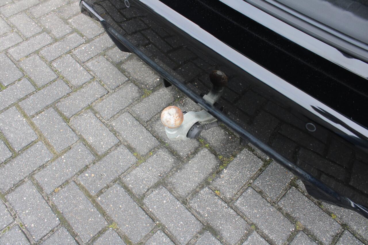 BMW 2-SERIE Active Tourer 218i | M-pakket | El. Trekhaak | AppleCarplay | Keyless | El. Achterklep |