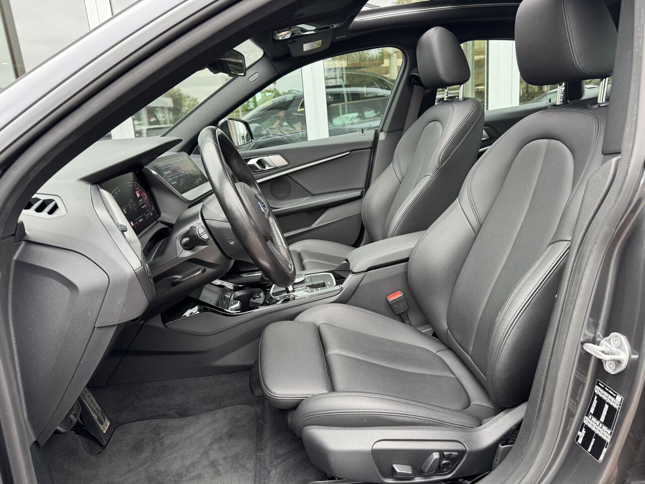 BMW 2-SERIE Gran Coupé 218i High Executive | Pano | Keyless | Leer