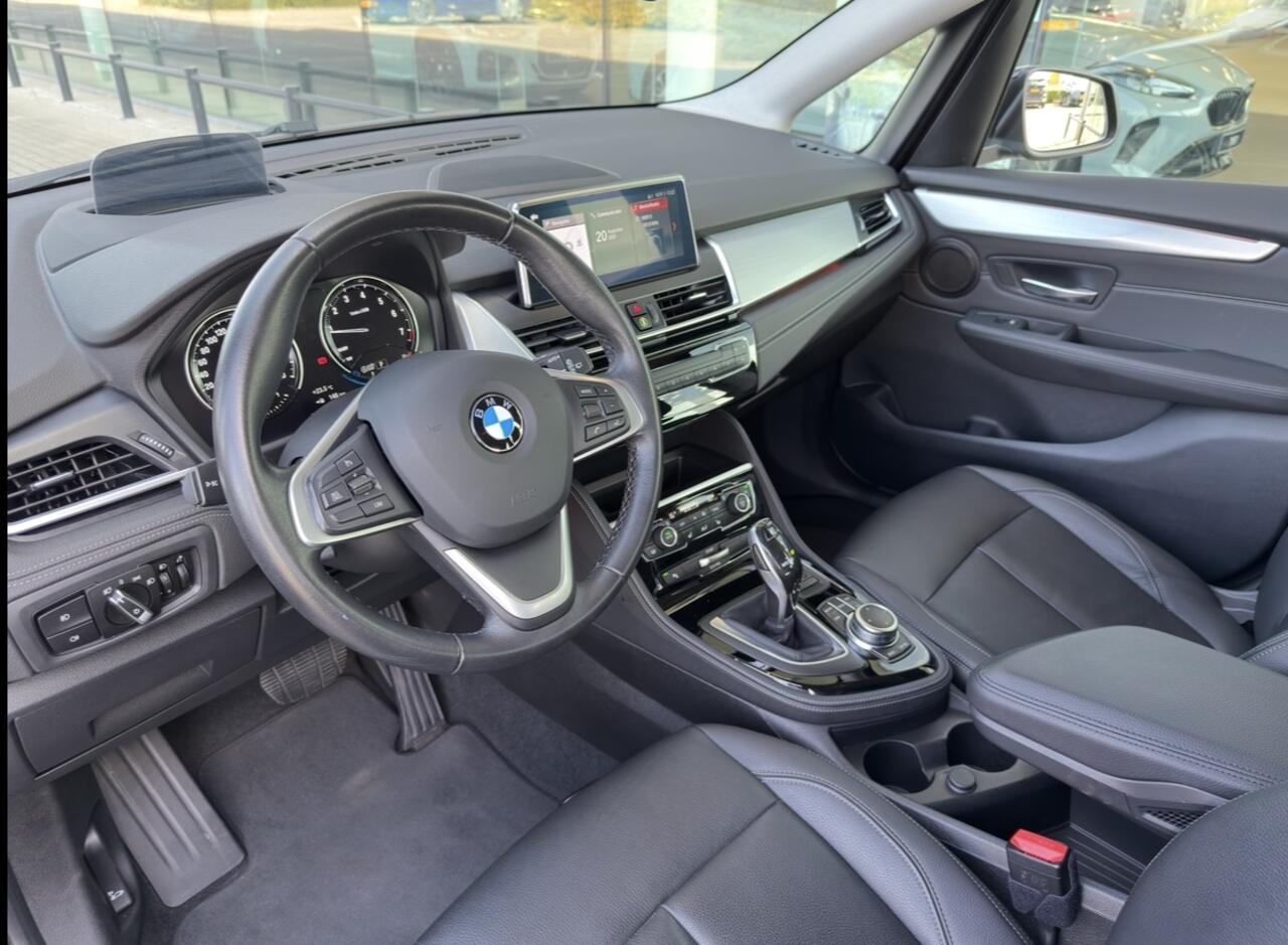 BMW 2-SERIE Active Tourer 220i High Executive Luxury Line Automaat / Achteruitrijcamera / Comfort Access / Head-Up / LED / Stoelverwarming