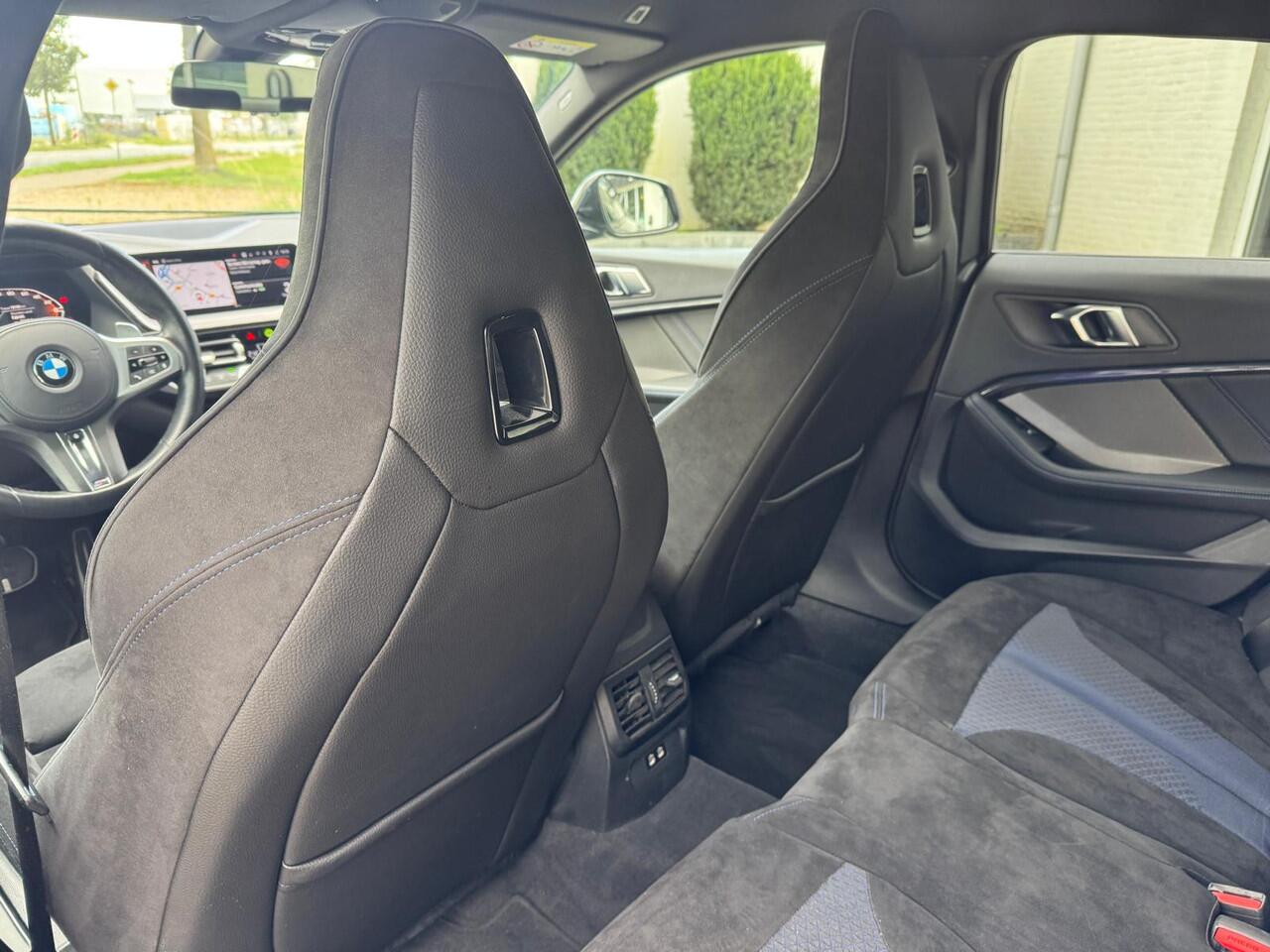 BMW 2-SERIE Gran Coupé M235i xDrive High Exe, M Performance, Schaalstoel, Head-up, Harman/Kardon, Adaptive Cruise . Een proefrit levert het bewijs. Neem contact op en we maken een afspraak!