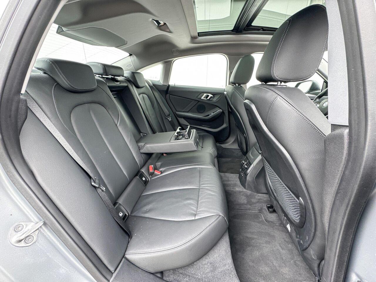 BMW 2-SERIE Gran Coupé 220i | Comfort Pack | Panoramadak | cruise control adaptief