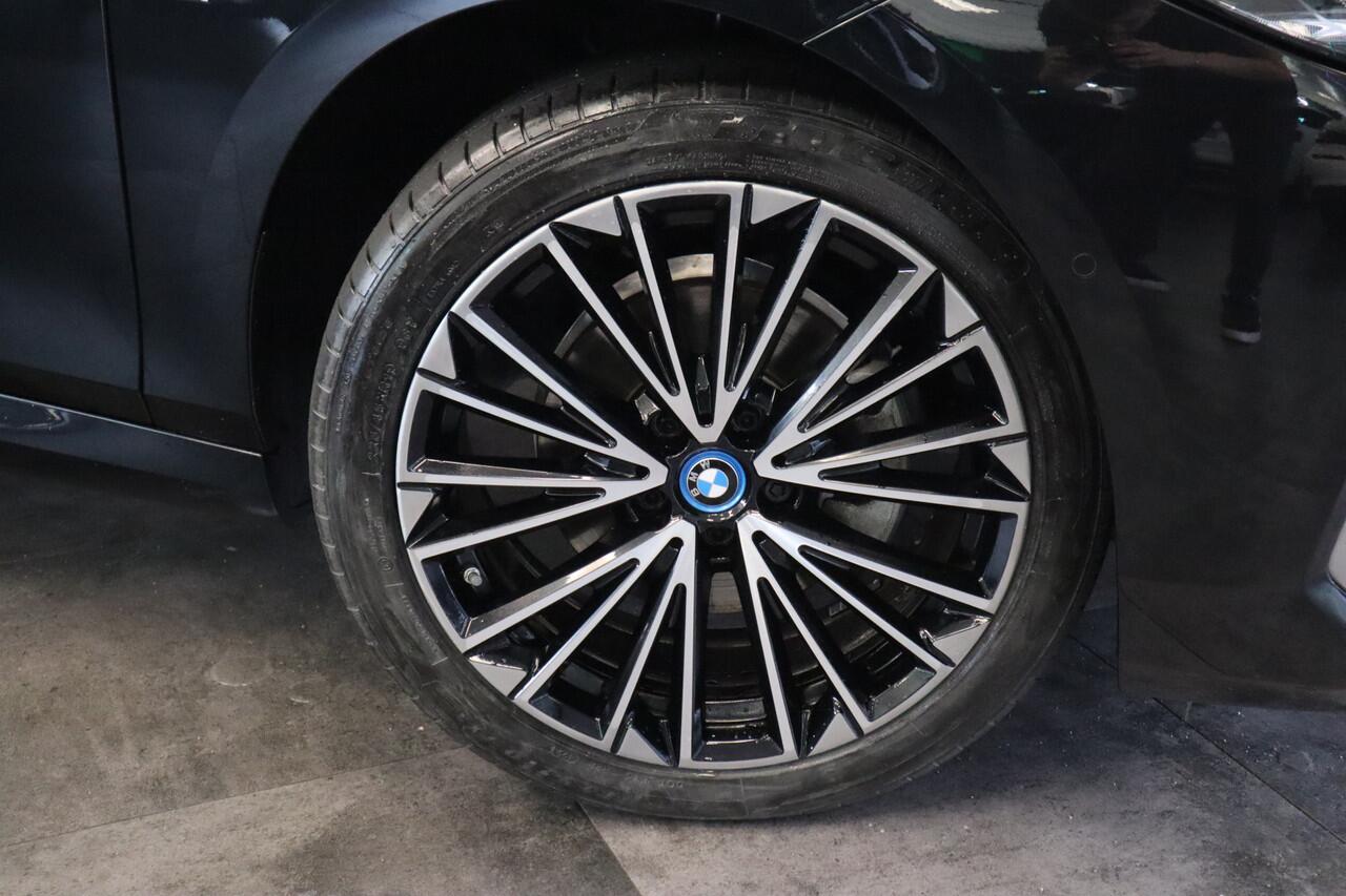 BMW 2-SERIE Active Tourer M-Sport 225e xDrive HUD Keyless Go/Start 360 camera LED 24 maanden garantie mogelijk (*vraag naar de voorwaarden)