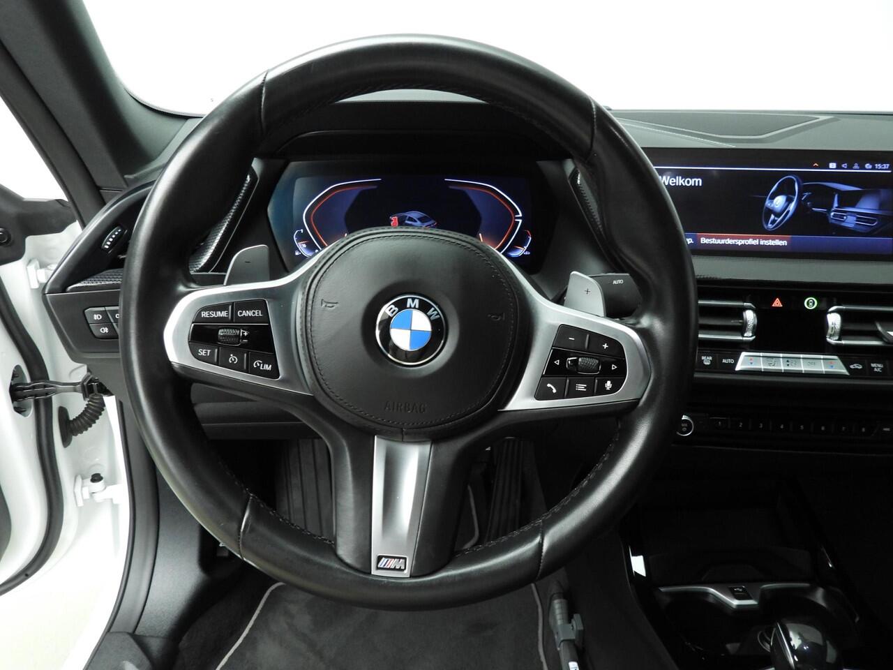 BMW 2-SERIE Gran Coupe 220i | LED | Navigatie | Sportstoelen | Shadow line | DAB | Hifi speakers | Alu 18 inch