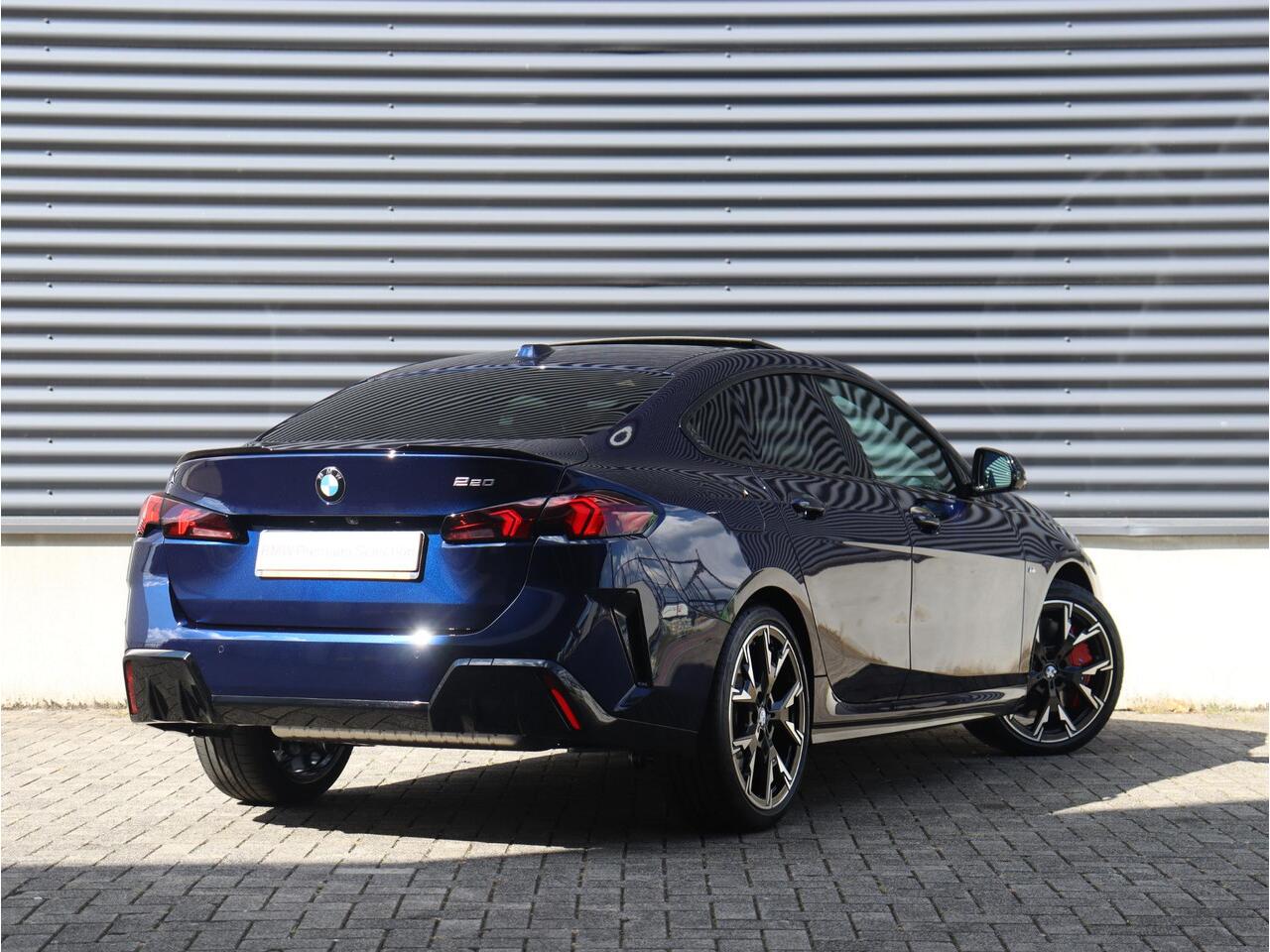 BMW 2-SERIE Gran Coupé 220 | M Sportpakket Pro | Innovation Pack | Panodak | Harman Kardon | Head-Up | Getint Glas | Driving Assistant | 19'' LMV