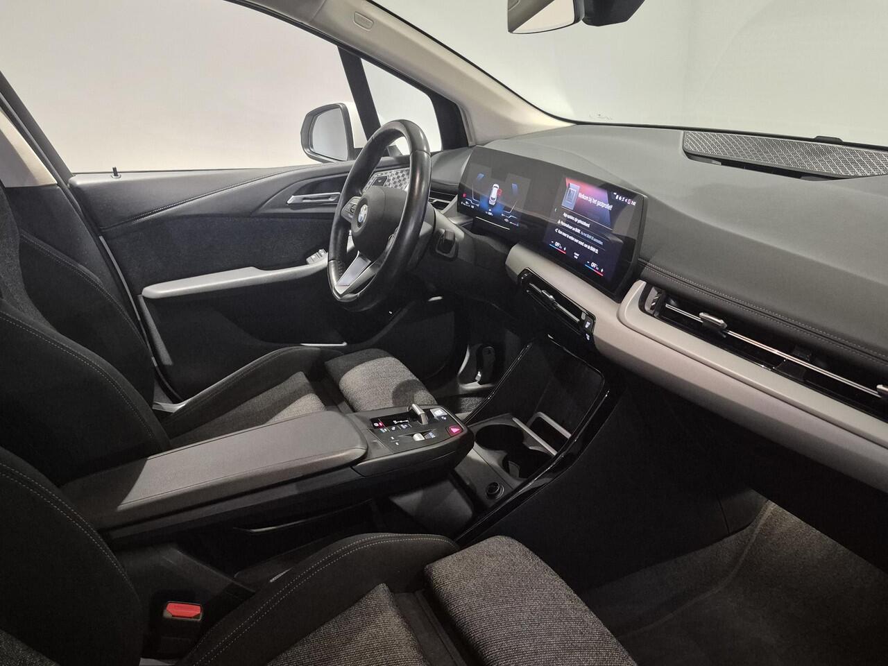 BMW 2-SERIE Active Tourer 218i | Wegklapbare trekhaak | Harman/ Kardon Audio