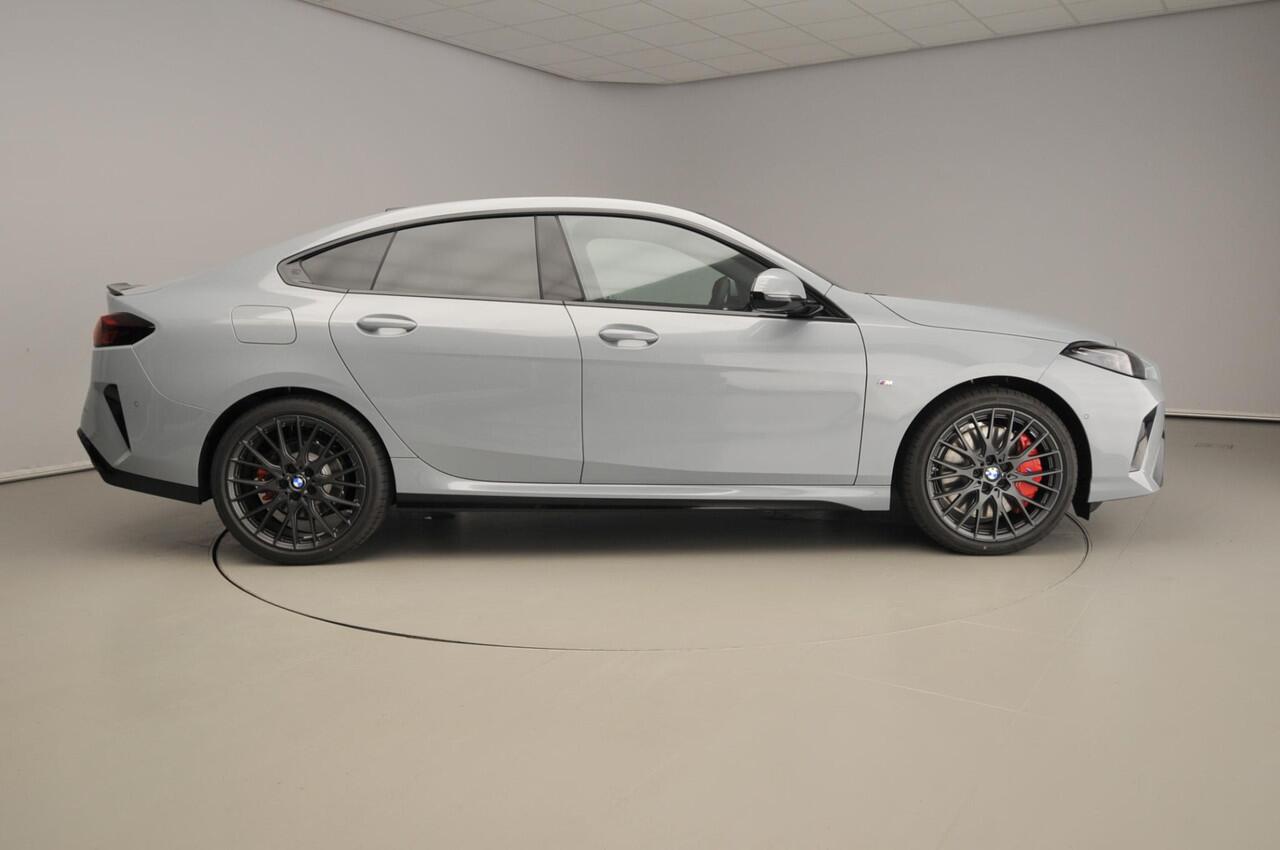 BMW 2-SERIE Gran Coupé 220 M-Sportpakket | LED | Navigatie | Active cruise | Stoelverwarming | Keyles go | DAB | Harman-kardon sound | Alu 19 inch