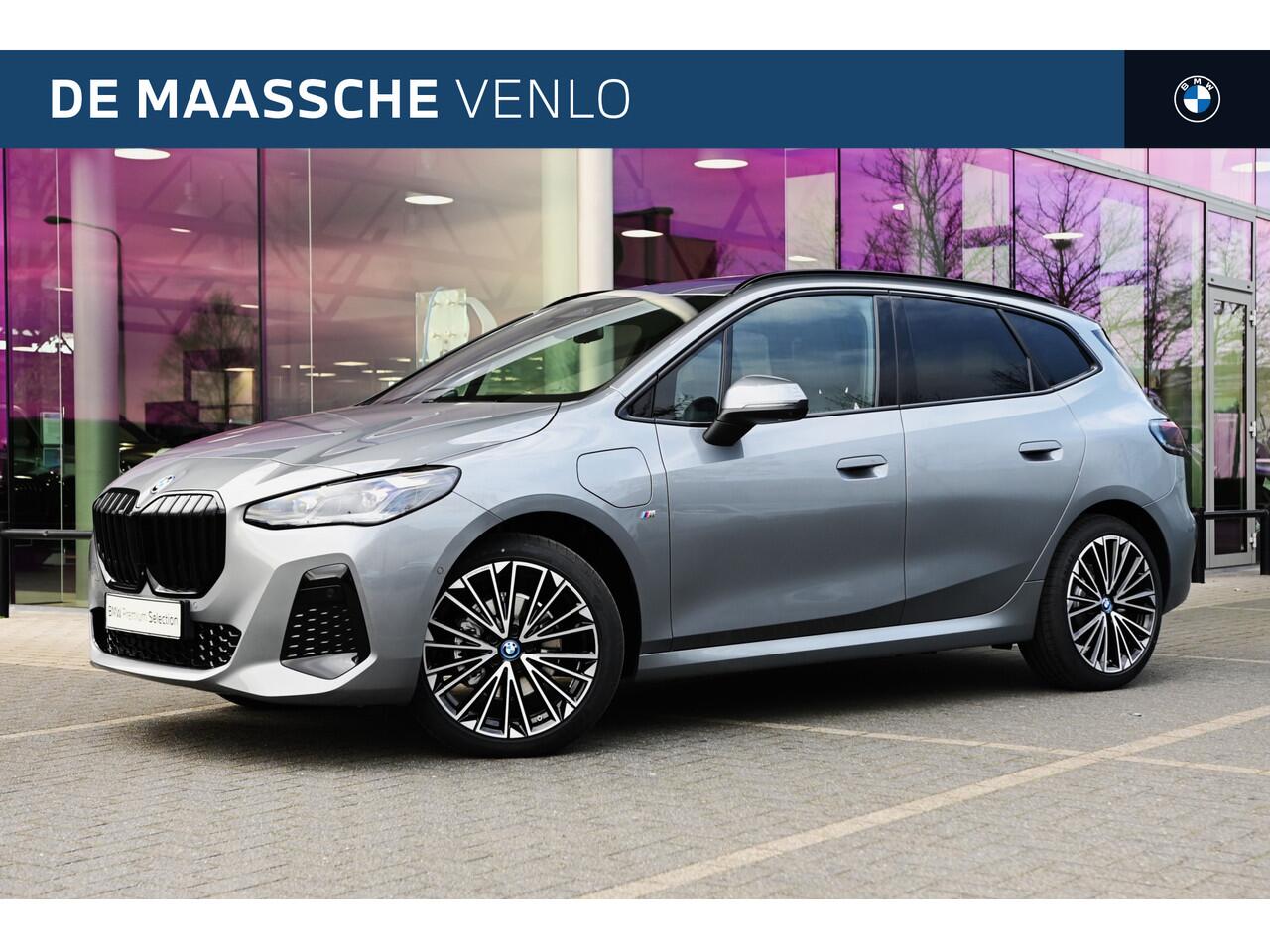 BMW 2-SERIE Active Tourer 225e xDrive High Executive M Sport Automaat / Panoramadak / Trekhaak / Sportstoelen / Adaptieve LED / M Adaptief onderstel / Parking Assistant Plus / Head-Up