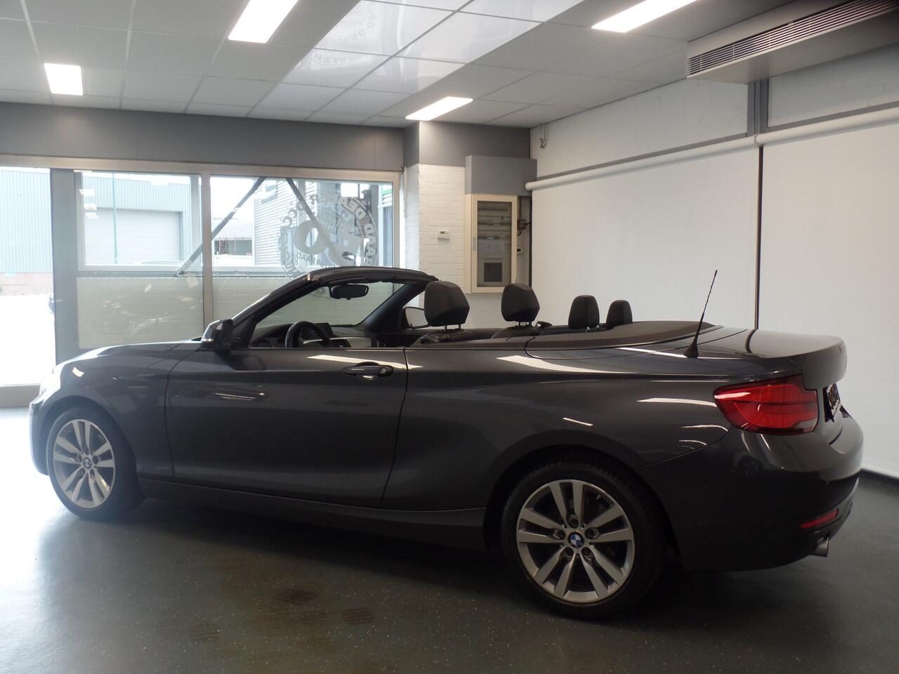 BMW 2-SERIE Cabrio 218i High Executive Xenon, Leder, Stoelverwarming, Cruise controle, Elek kap, Lm velgen 17", Navigatie, Pdc, Full options, 62.000km Uniek!! Bovag afleverpakket 695,-