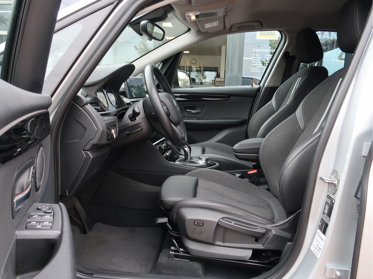 BMW 2-SERIE Active Tourer 218i Executive Edition | Comf Stoelen | Trekhaak |