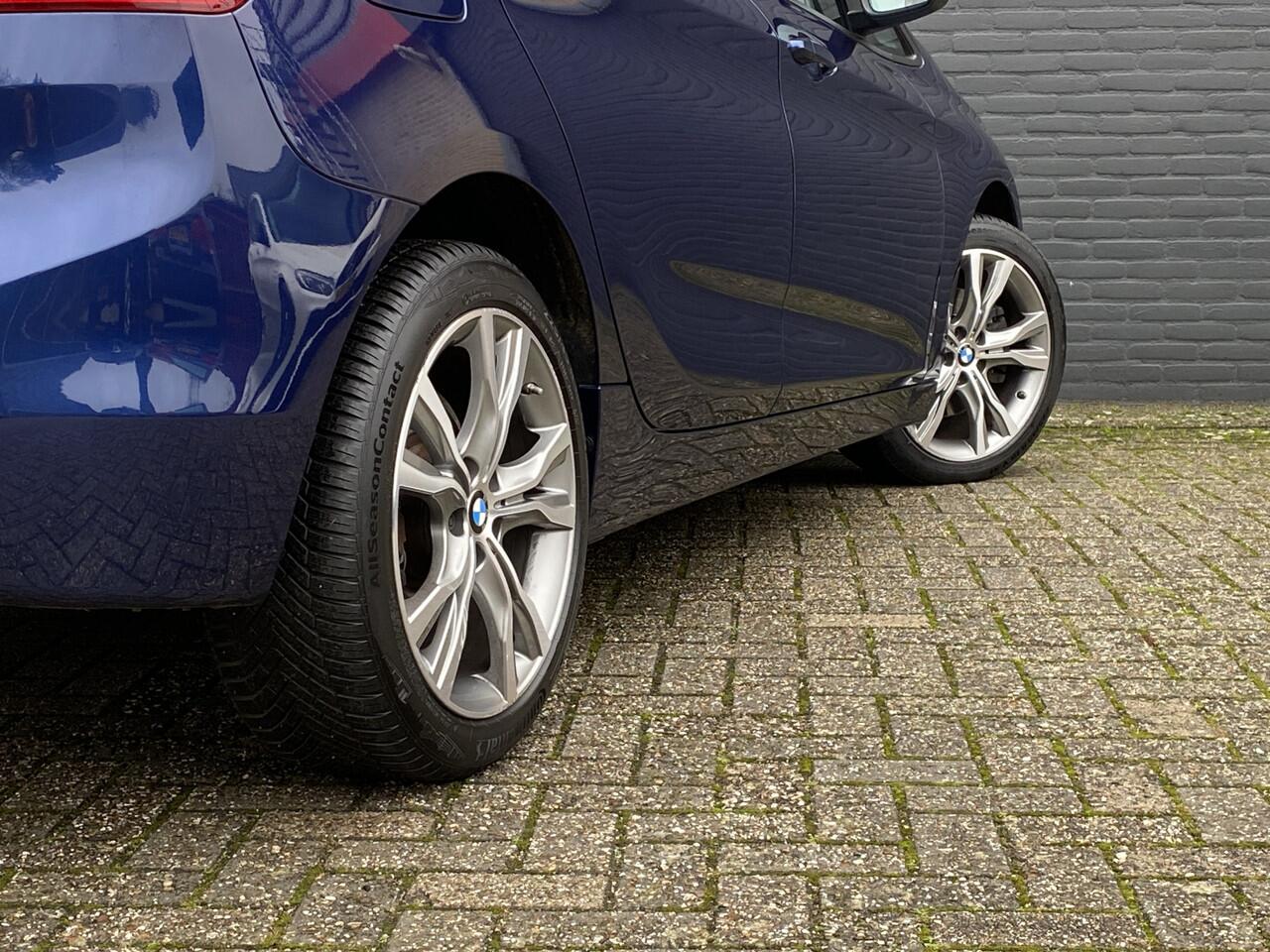 BMW 2-SERIE Active Tourer 220i High Executive Edition 192 pk M-sport AUT. | dealer onderhouden | navigatie | trekhaak | panoramadak