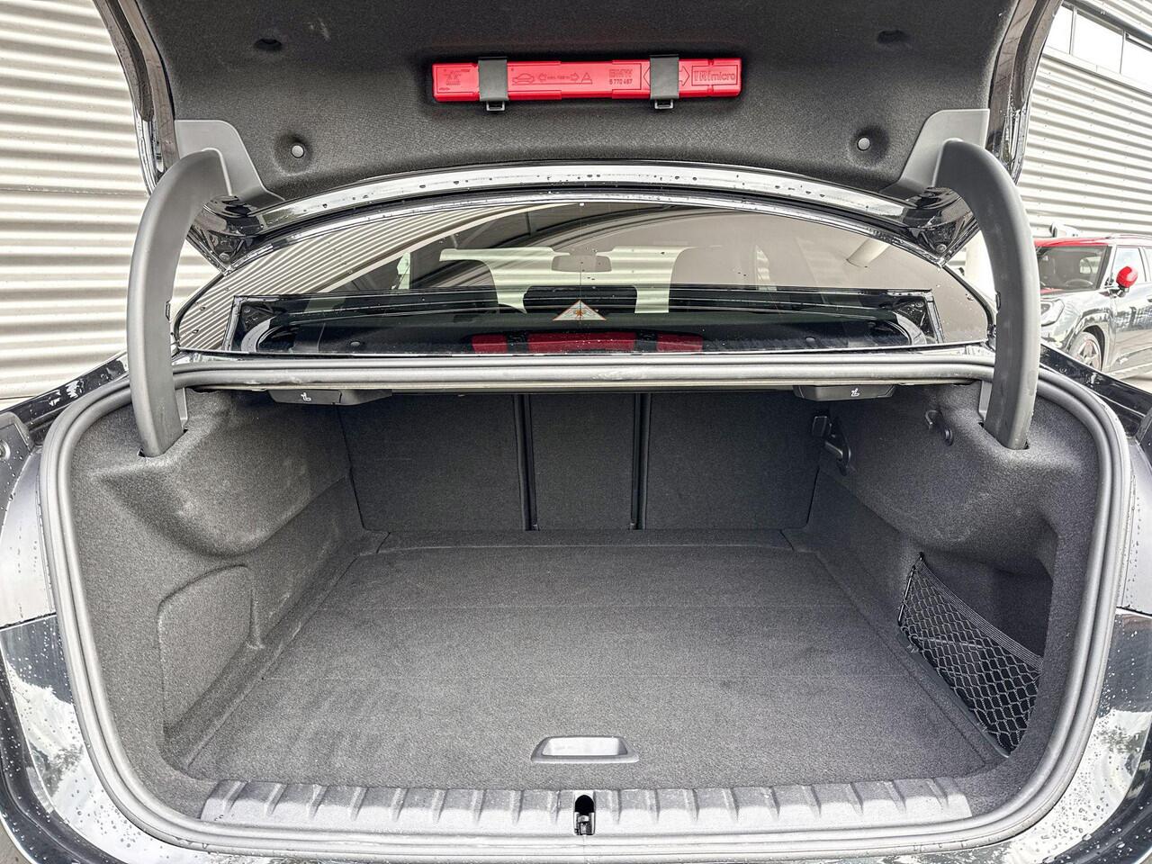 BMW 2-SERIE Gran Coupé 218i M Sportpakket / Travel Pack / Panoramadak / Achteruitrijcamera / 18 inch