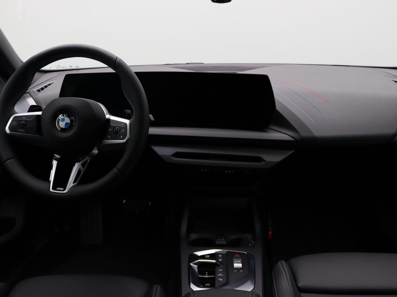 BMW 2-SERIE Gran Coupé 220 M Sportpakket Pro | Premium Pack | Stuurwielrand Verwarmd | Panoramadak | Driving Assistant | Harman Kardon | 18''