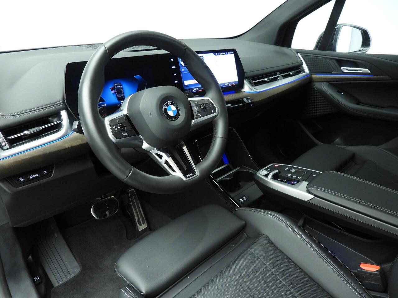 BMW 2-SERIE Active Tourer 218i | M-Sportpakket | LED | Leder | Navigatie | Sportstoelen | Stoelverwarming | Keyles go | DAB | Alu 17 inch