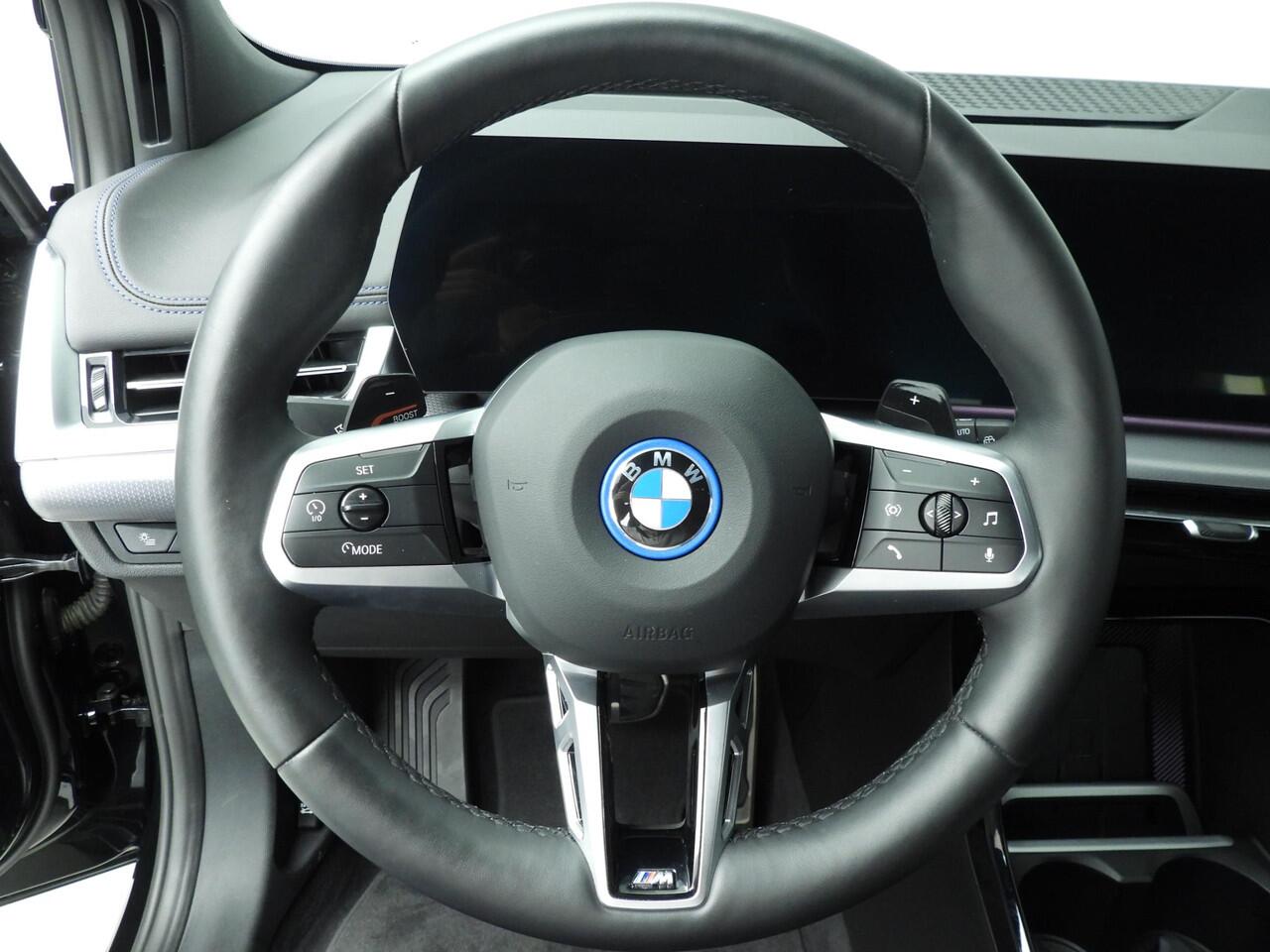 BMW 2-SERIE Active Tourer 230e xDrive | M-Sportpakket | LED | HUD | Active cruise | Sportstoelen | Keyles go | DAB | Harman-kardon sound | Alu 17 inch