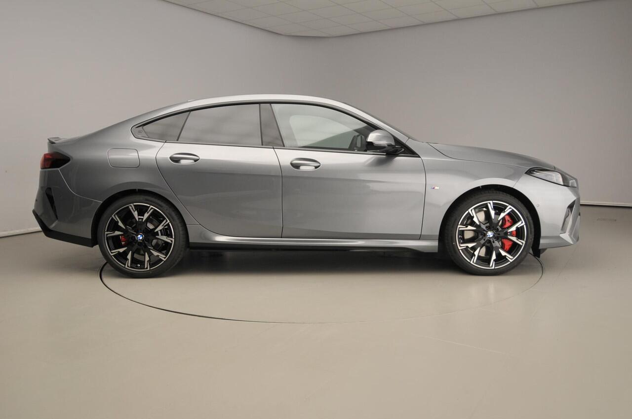 BMW 2-SERIE Gran Coupé 220 | M-Sportpakket | LED | Leder | Navigatie | Stoelverwarming | Keyles go | DAB | Alu 19 inch