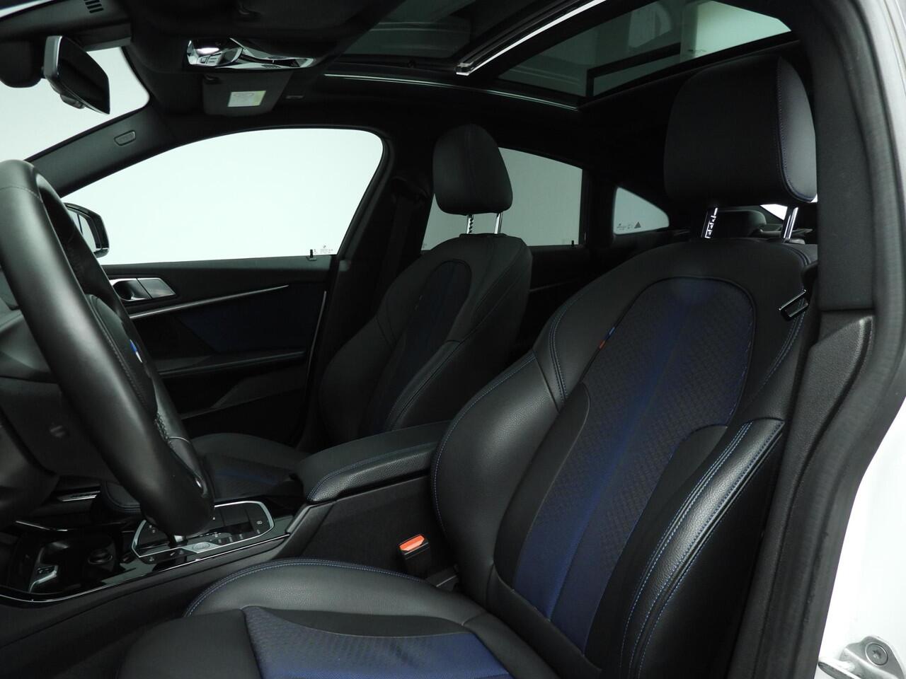 BMW 2-SERIE Gran Coupe 218i | M-Sportpakket | LED | Navigatie | Schuifdak | Stoelverwarming | Sportstoelen | Alu 18 inch