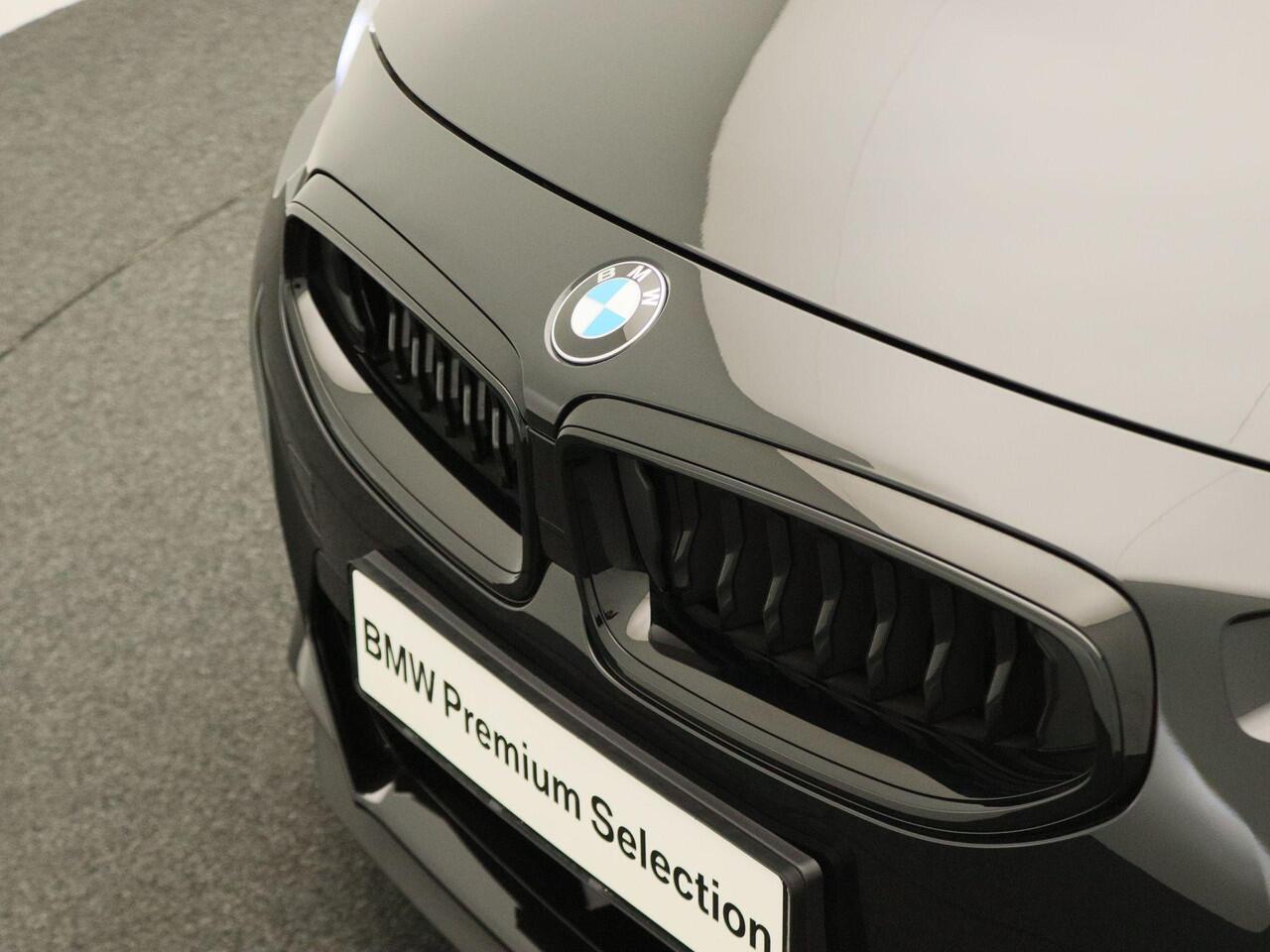 BMW 2-SERIE Coupé M240i xDrive M Sportdifferentieel | M Adaptief onderstel | Widescreen Display | Achteruitrijcamera | HIFI | Active Cruise Control | 19"