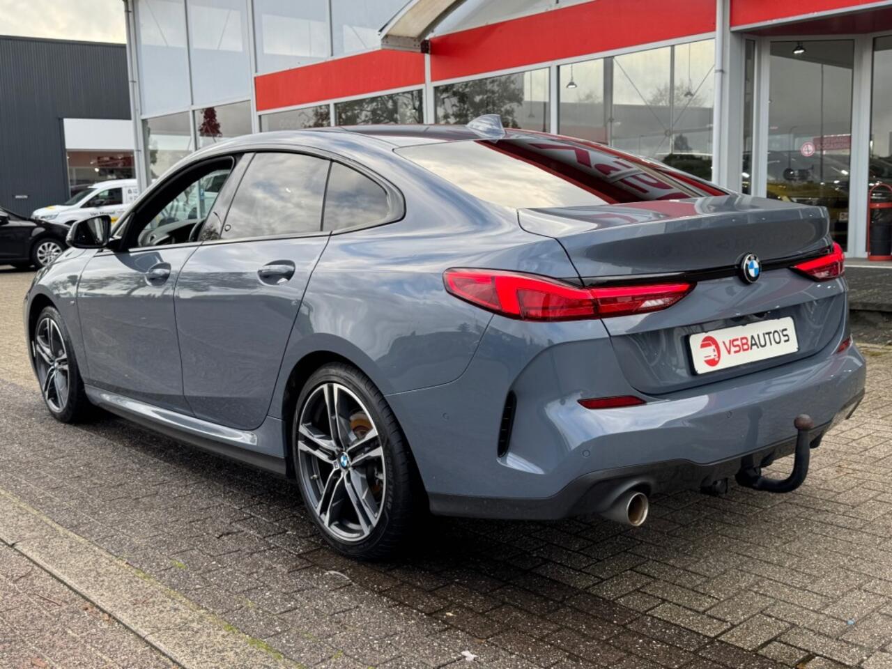 BMW 2-SERIE 218i M-SPORT AUT. HALF-LEER NAVI CAMERA CARPLAY TREKHAAK AIRCO LMV