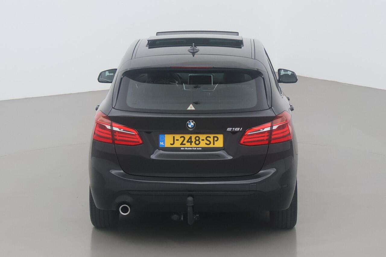 BMW 2-SERIE Active Tourer 218i High Executive | Panoramadak | Trekhaak | Head-Up | Camera