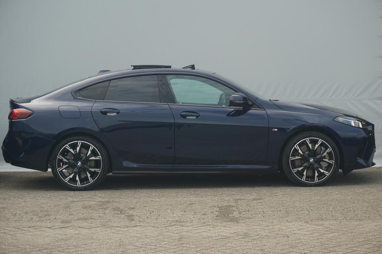 BMW 2-SERIE Gran Coupé 223 xDrive 19'' / Panoramdak / Harman Kardon / Head-Up Display / Trekhaak