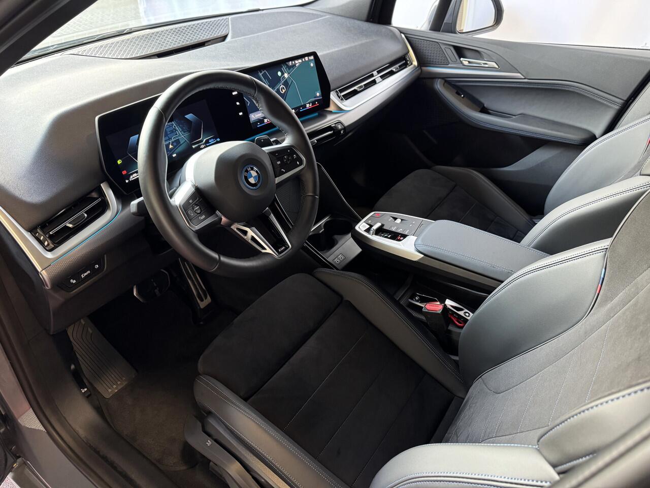 BMW 2-SERIE Active Tourer ? 230E ? M-SPORT ELEK.KLEP CAMERA WEGKLAPBARE.TREKHAAK AWD 4X4 4WD M-Sportpakket PHEV ? Top Auto's. Al 30 Jaar uw Bmw Specialist in , BMW M / M Sport / PHEV / HEV / Hybrid / Mhev / 25e / 30e / xDrive25e // xDrive30e / sDrive18i / sDrive20i 