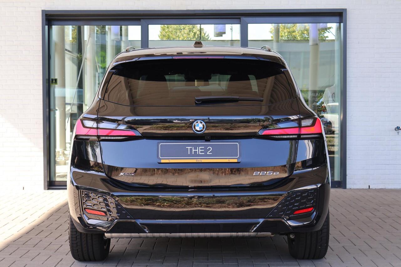 BMW 2-SERIE Active Tourer 225e xDrive | M Sportpakket | Stoelen Elektrisch Verstelbaar met Massage | Stuur- en stoelverwarming | Head-Up Display | Harman Kardon | Camera