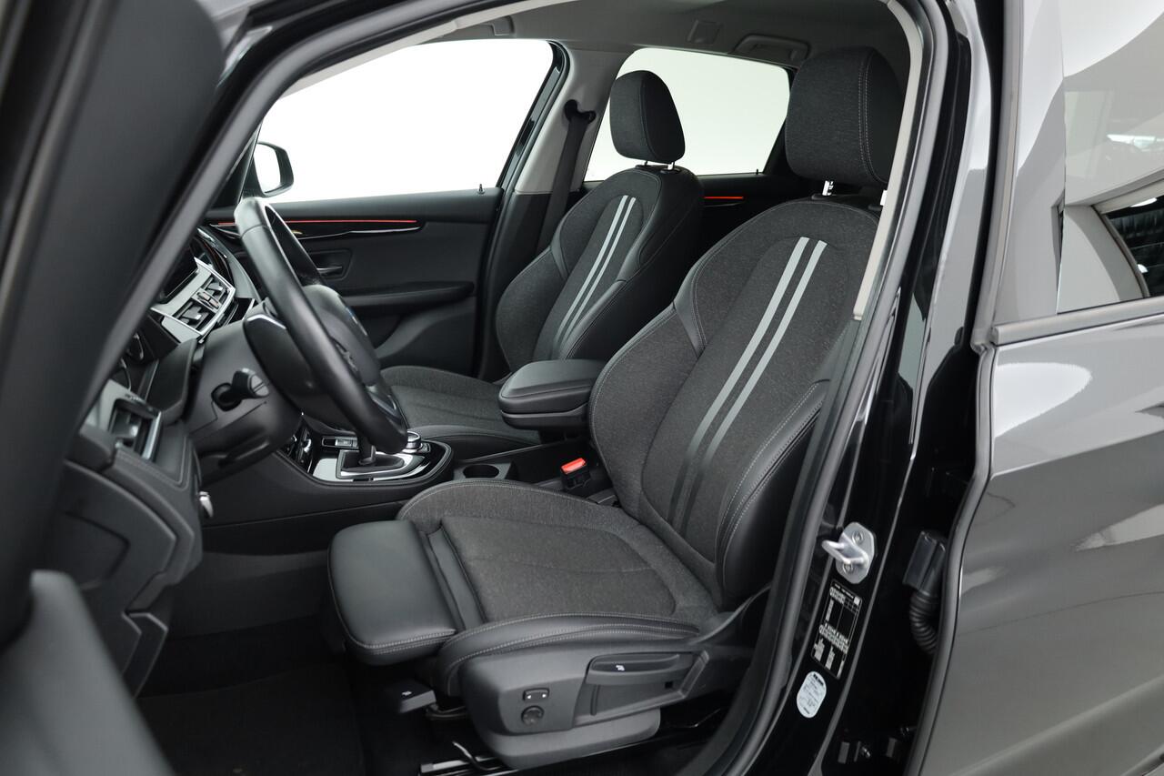 BMW 2-SERIE Active Tourer 220i 192pk | Navi | Afn. Trekhaak | Camera | Keyless | LED | Stoelverw. | 17''