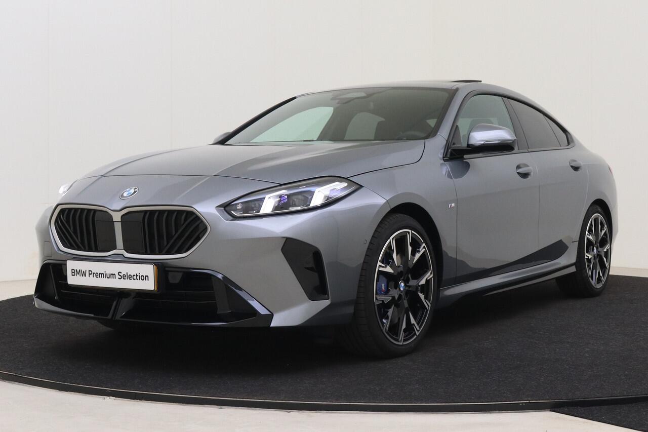 BMW 2-SERIE Gran Coupé 220 M Sport Automaat / Sportstoelen / Achteruitrijcamera / Adaptieve LED / M Adaptief onderstel / Comfort Access / Parking Assistant / Stoelverwarming