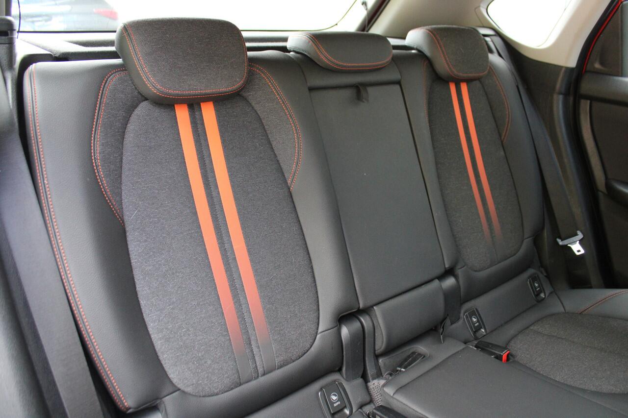 BMW 2-SERIE Active Tourer 218i 140pk Executive Edition | Head-Up | Achteruitrijcamera | Elektrische achterklep | Navigatie | Cruise control