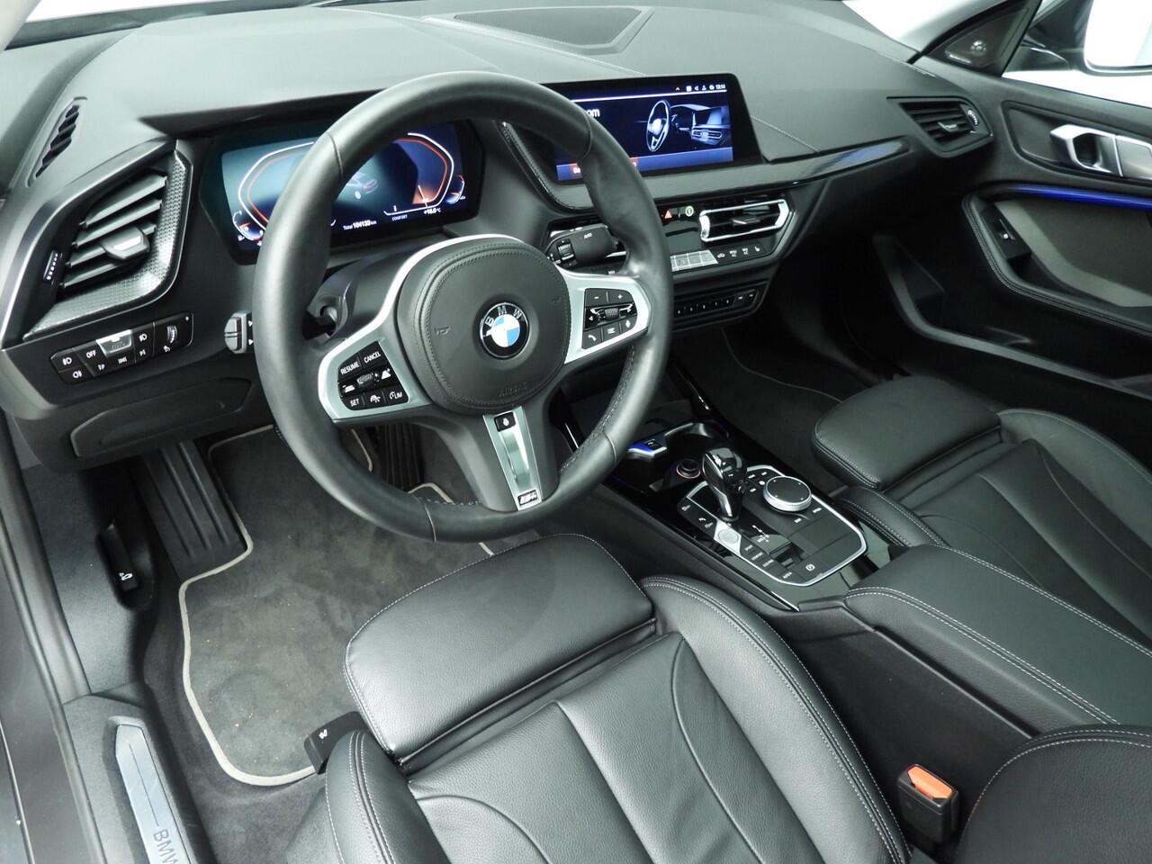 BMW 2-SERIE Gran Coupe 218i | LED | Leder | Navigatie | Active cruise | Schuifdak | Sportstoelen | Stoelverwarming | DAB | Harman-kardon sound | Alu 17 inch