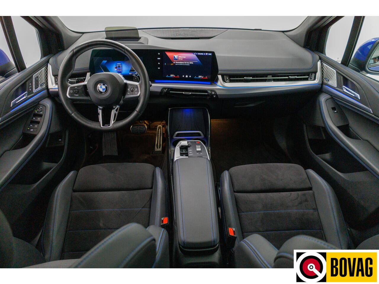 BMW 2-SERIE Active Tourer 218i M-Sport automaat | 19 inch Individual Panoramadak | Harman Kardon | HUD Adaptive cruise, 360 Camera, PDC V+A, El.verstelbare stoel met geheurgen, Elektrische achterklep, Keyless