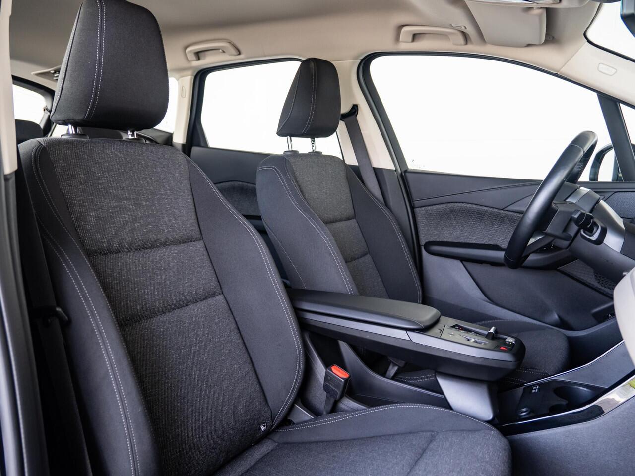 BMW 2-SERIE Active Tourer 218i | Innovation Pack | Parking Assistant Plus | Head-Up Display | Comfort Access | Isofix | 17''