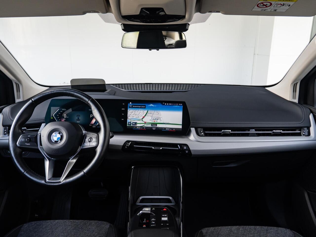 BMW 2-SERIE Active Tourer 218i | Innovation Pack | Parking Assistant Plus | Head-Up Display | Comfort Access | Isofix | 17''