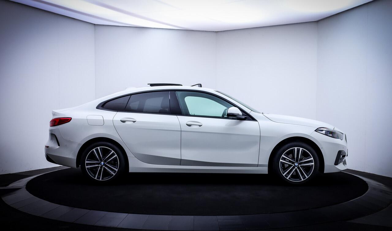 BMW 2-SERIE Gran Coupé 218iA High Executive PANO | LEDER | FULL LED | CAMERA | CARPLAY | HIFI | LMV 17'' | STOELVERW | AFN TREKHAAK
