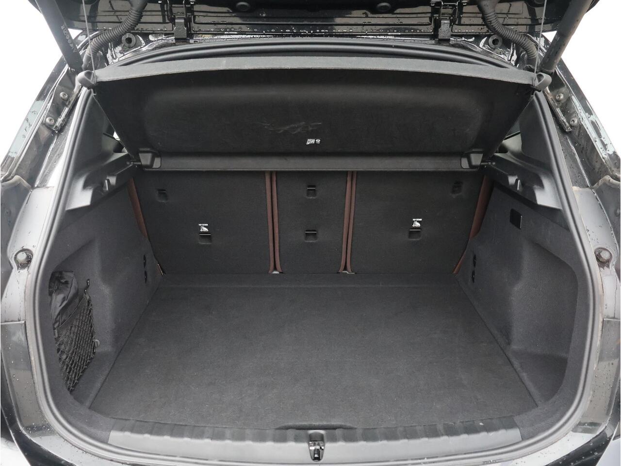 BMW 2-SERIE Active Tourer 230e xDrive M Sport/ Glazen Panoramadak/ Elektrisch verstelbare en verwarmbare stoelen/ Head-Up/ Harman Kardon