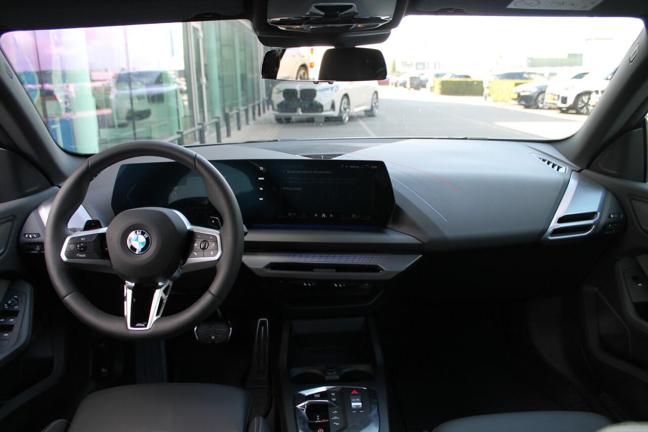 BMW 2-SERIE Gran Coupé 220 M Sport Automaat / Sportstoelen / Achteruitrijcamera / Comfort Access / M Adaptief onderstel / Adaptieve LED / Parking Assistant