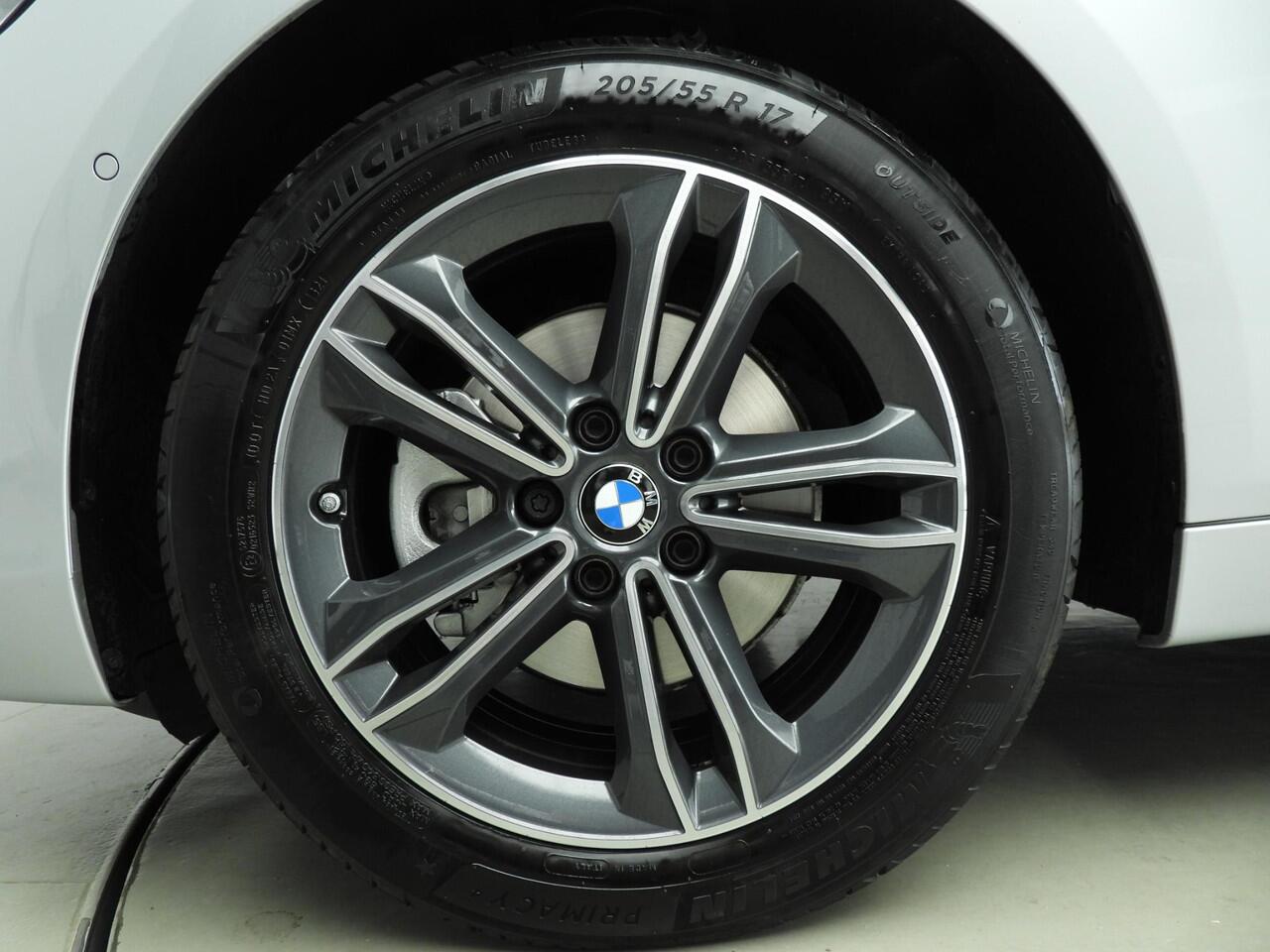 BMW 2-SERIE Active Tourer 218i Automaat Sportline / Trekhaak / PDC / Climate / Cruise / LED / Head-up / Sportstoelen / Alu wielen 17 inch