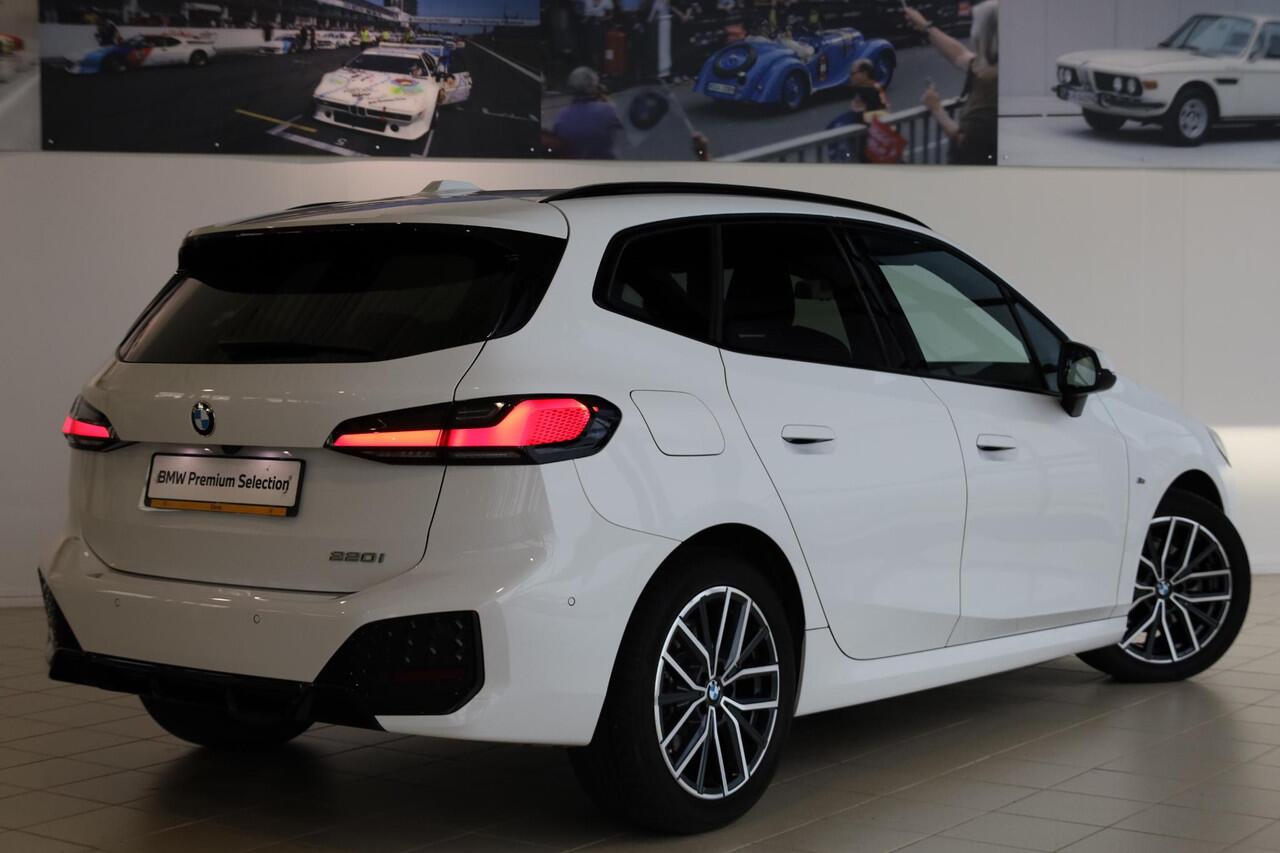 BMW 2-SERIE Active Tourer 220i M-sportpakket | Premium Pack | Travel Pack | Elektr. Trekhaak