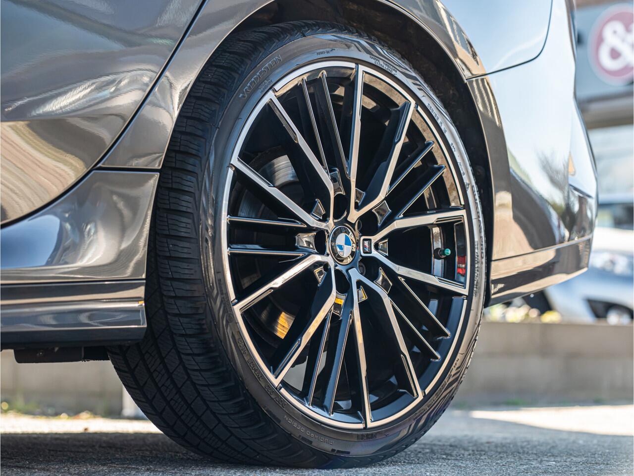 BMW 2-SERIE Gran Coupé 218i High Exe M-Sport ORG NL PANO LEDER ELEK SCHAALSTOEL 19 INCH HIFI SHADOW LINE