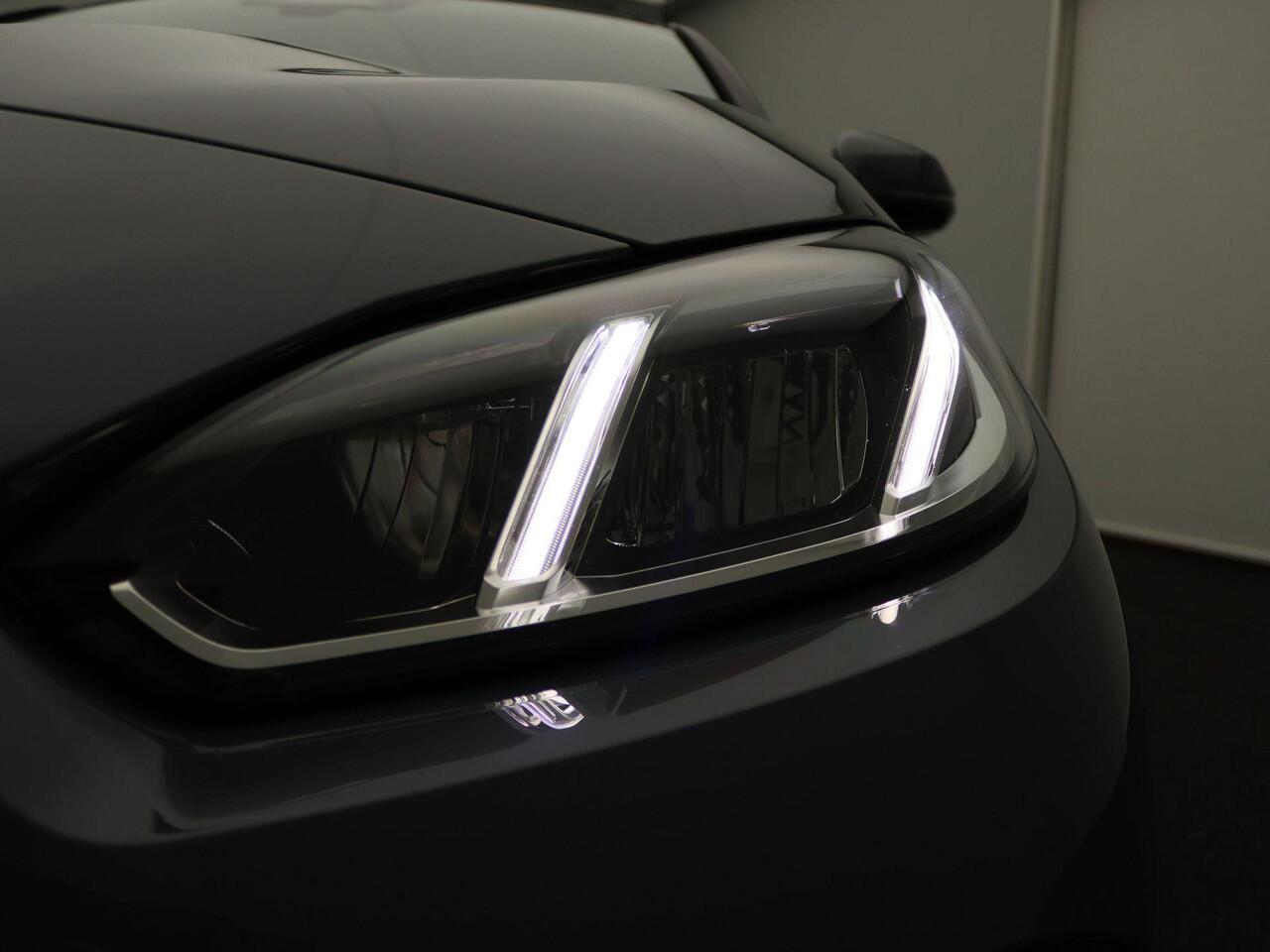 BMW 2-SERIE Gran Coupé 220 M Sportpakket | Parkeerhulpsysteem | Adaptief M-onderstel | Driving Assistant |18"