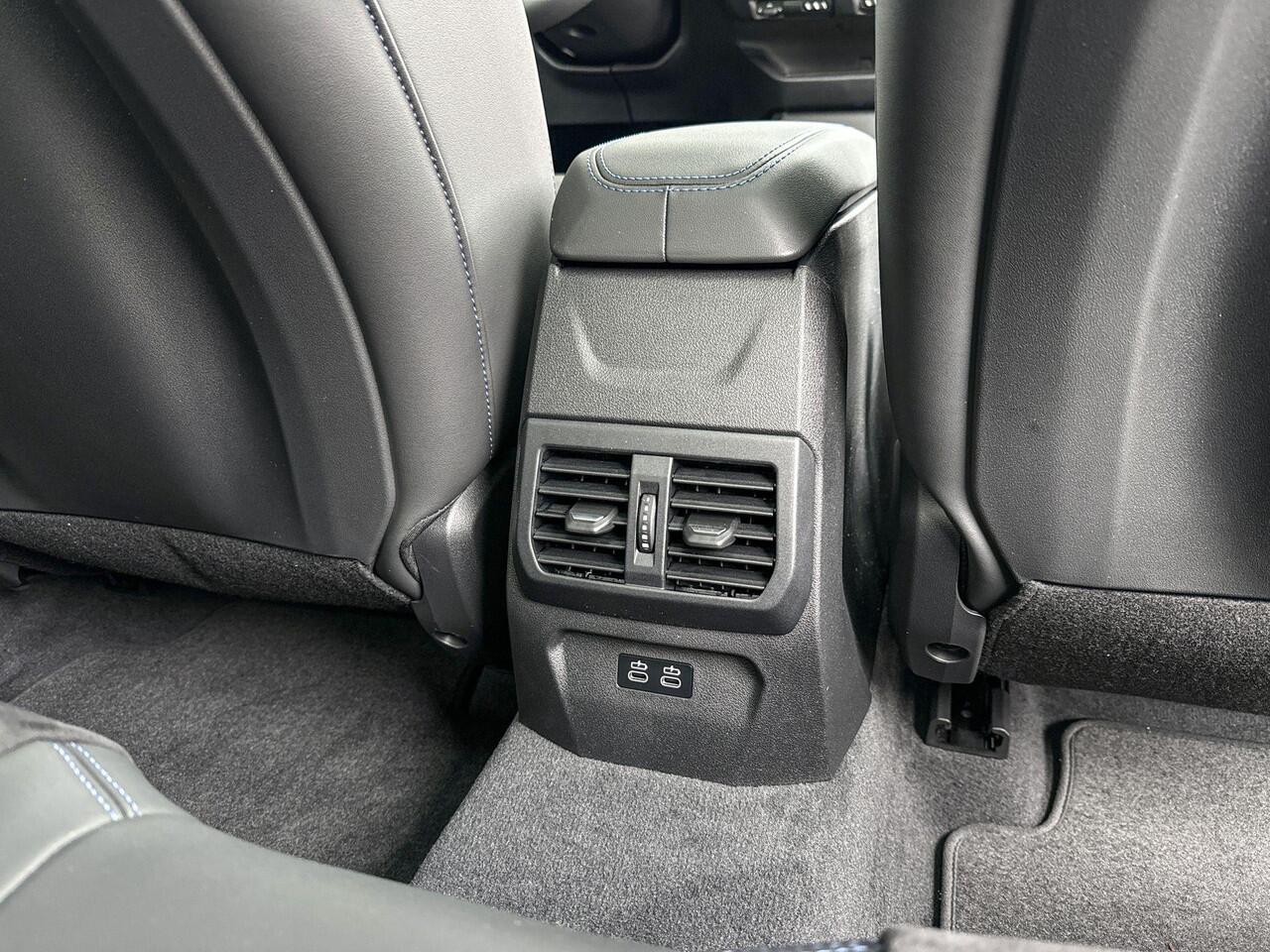 BMW 2-SERIE Gran Coupé 220 M-Sport Pro / Glazen Schuifdak / Adaptieve LED koplampen / Driving Assistant / Driving Assistant plus / Stuurwielrand verwarming / Camera / Harman Kardon / 19 inch