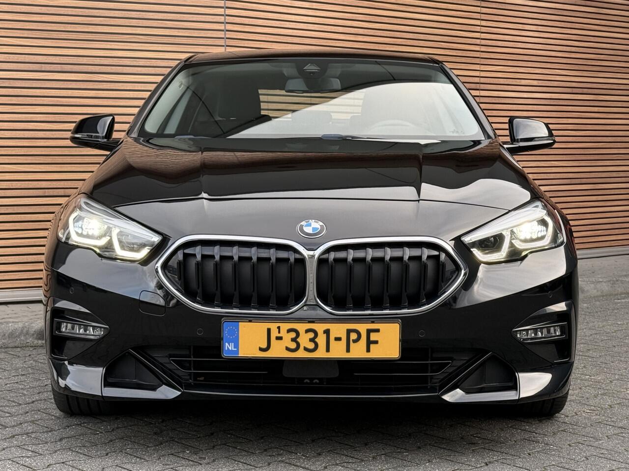 BMW 2-SERIE Gran Coupé 218i High Executive Sportstoelen / Navi / Clima / Carplay