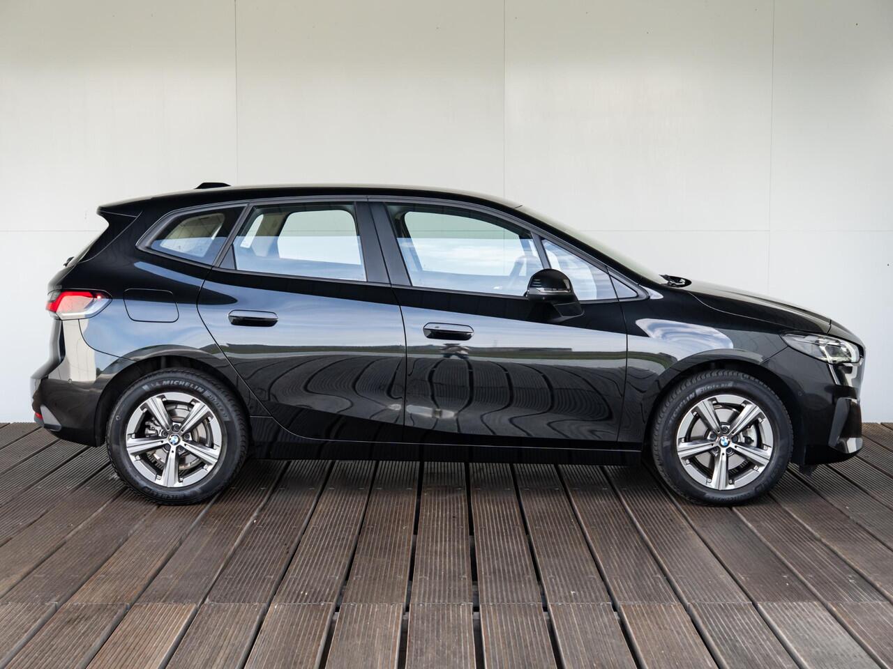 BMW 2-SERIE Active Tourer 218i | Innovation Pack | Parking Assistant Plus | Head-Up Display | Comfort Access | Isofix | 17''
