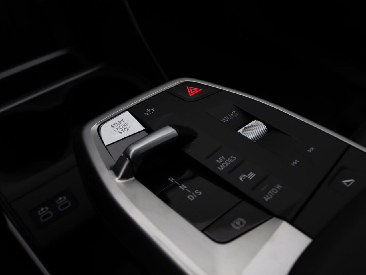 BMW 2-SERIE Active Tourer 225e xDrive M Sportpakket | Premium Pack | Comfort Pack | Travel Pack | Stuurwielrand Verwarmd | Trekhaak | Panoramadak | Elektrisch Verstelbare Sportstoelen | Driving Assistant Plus | Harman Kardon | 18''