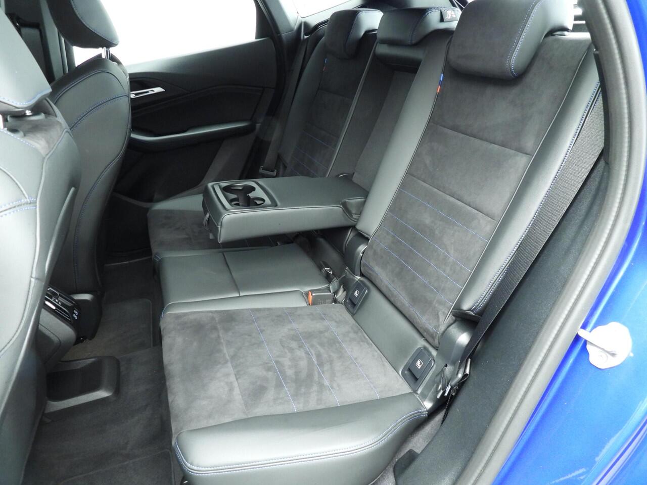 BMW 2-SERIE Active Tourer 218i | M-Sportpakket | LED | Navigatie | Sportstoelen | Chrome line | Clima | DAB | Alu 17 inch