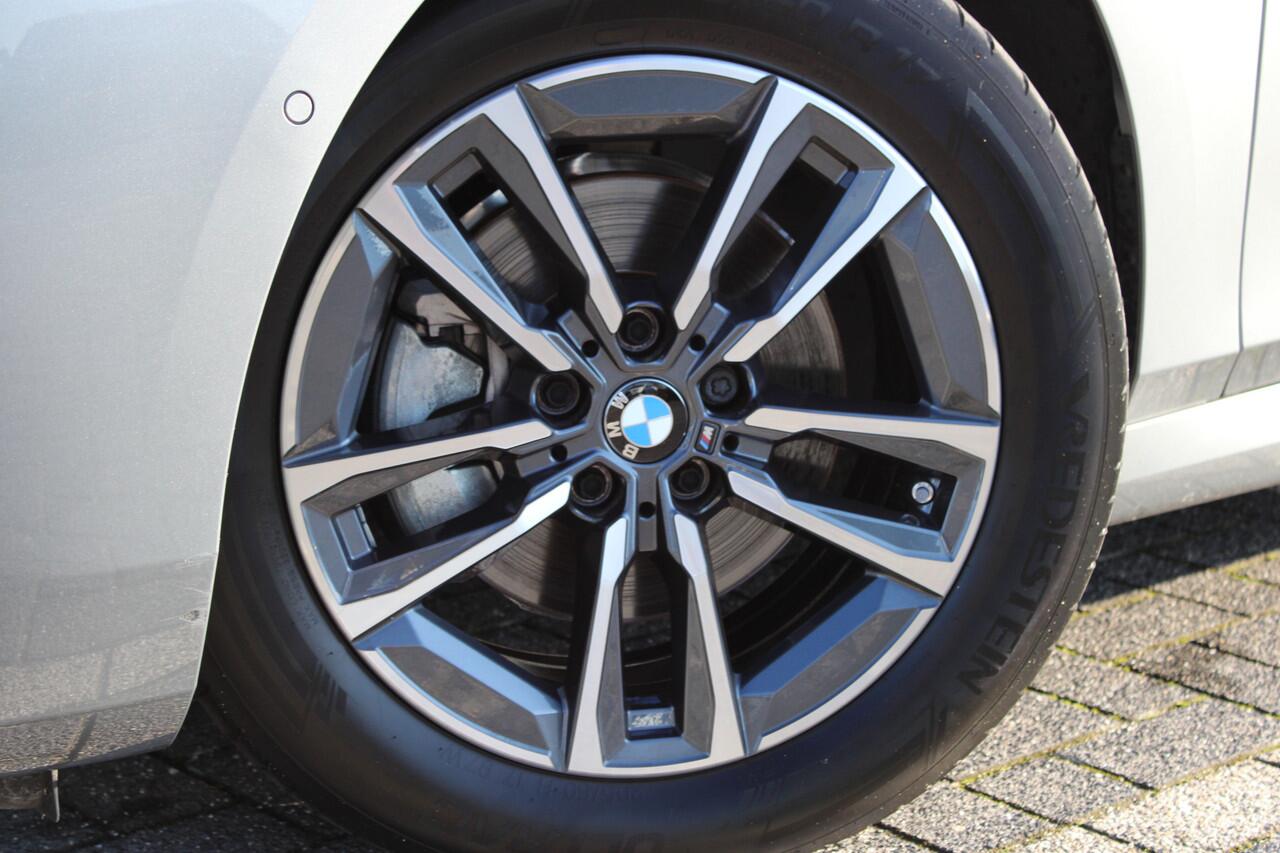 BMW 2-SERIE Active Tourer 220i M Sport Automaat / Achteruitrijcamera / Adaptieve LED / Comfort Access / M Adaptief onderstel / Parking Assistant / Stoelverwarming