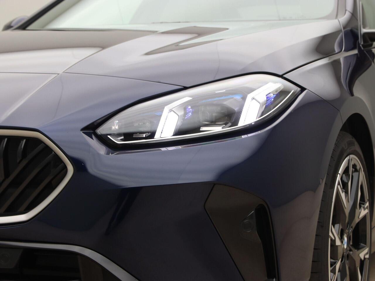 BMW 2-SERIE 220 Gran Coupé | Glazendak | 19inch | Elektrisch verstelbare stoelen | Panoramadak | Trekhaak | Ekris Selection